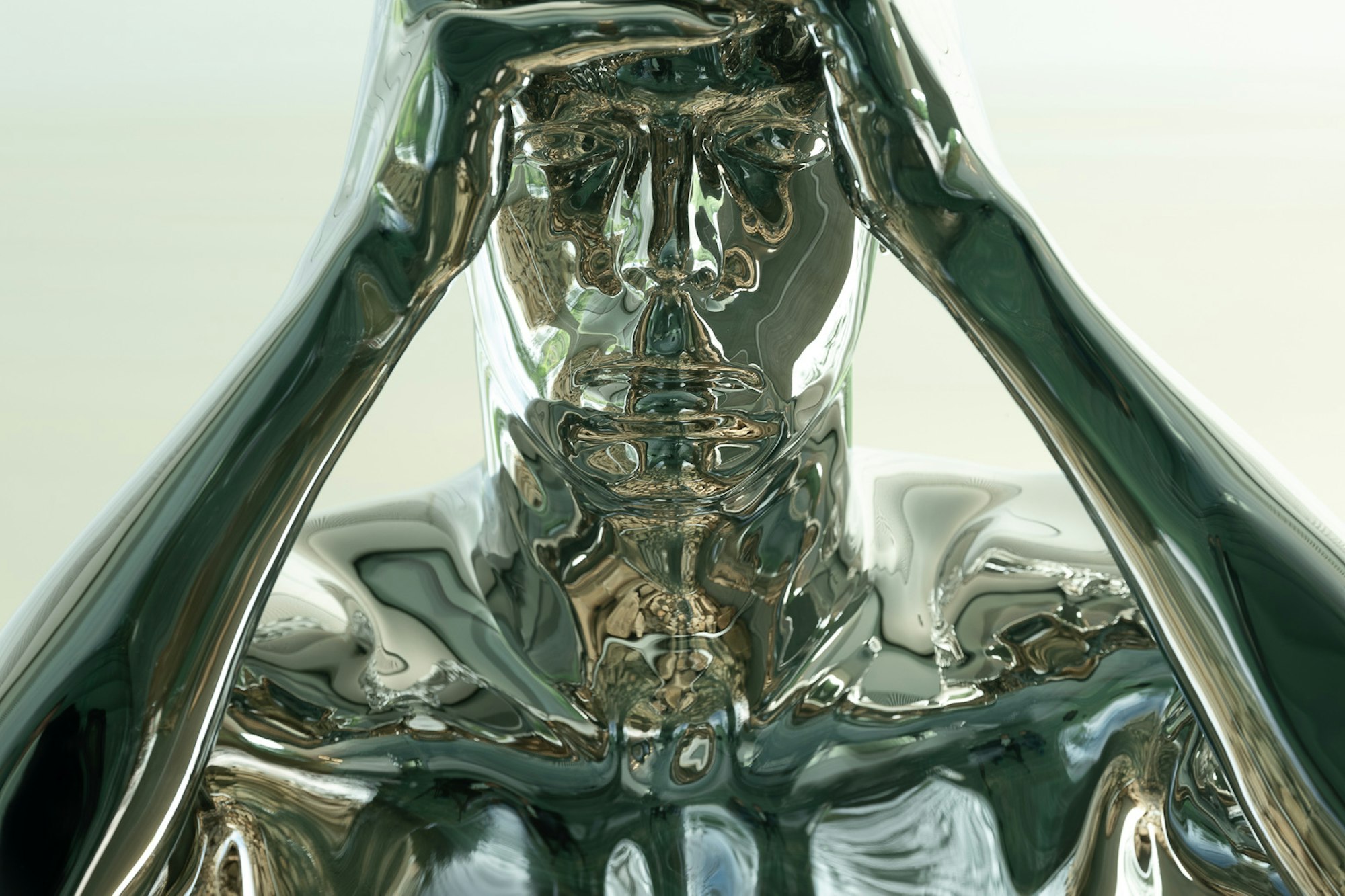 Skulpturen viser en mann i sølv som titter inn på oss fra utsiden av vinduet i museumsbygget The Twist.