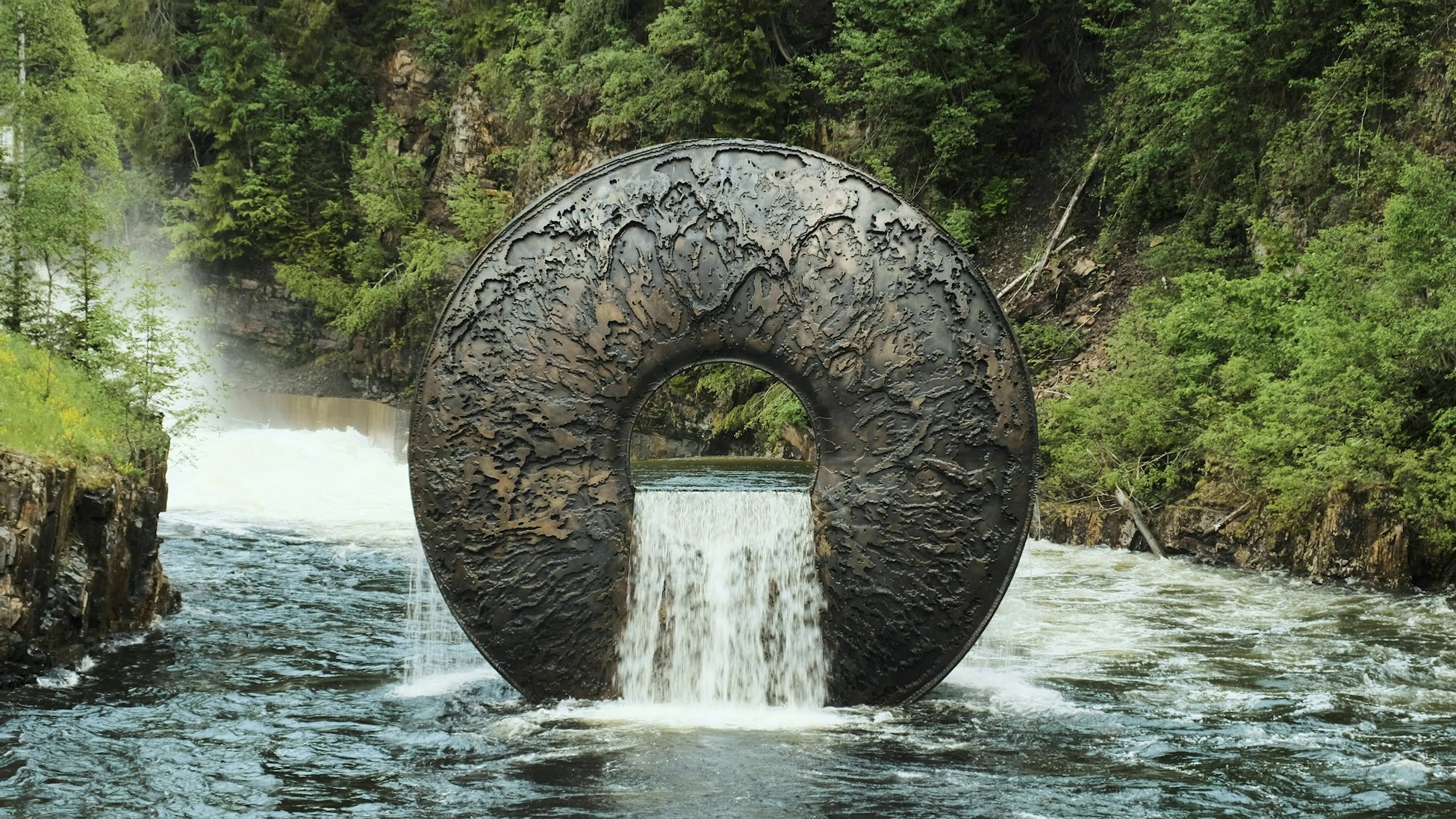 Sculpture, shape of an eye, placed in the river