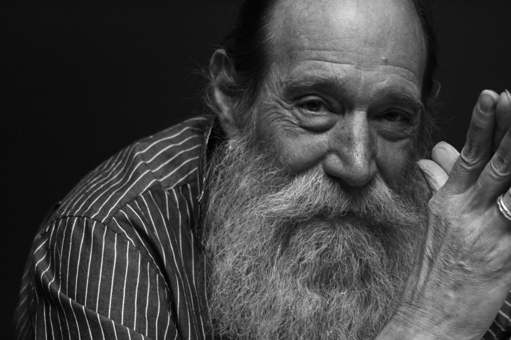 Black and white portrait of the artist Lawrence Weiner